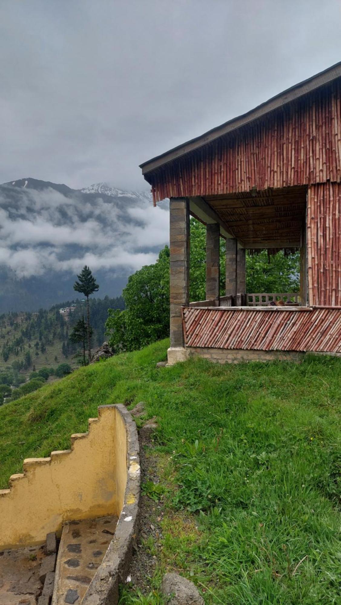 Khana Badosh Resort Kalam エクステリア 写真